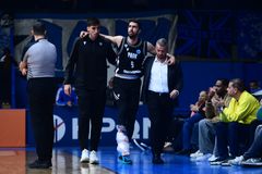 Στο νοσοκομείο για εξετάσεις ο Χουγκάζ (vid)