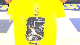 Το μπλουζάκι της Φενέρμπαχτσε με το buzzer beater του Μπόλντγουϊν