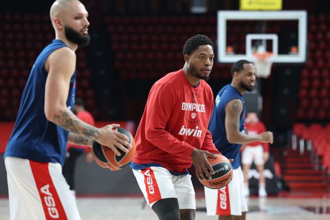 Τζόουνς: «Πρέπει να είμαστε σκληροί κόντρα στην Μπασκόνια - Μου αρέσει το φαγητό στην Ελλάδα» (vid)