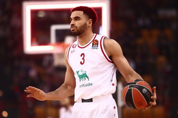 Ο Ναζ Μήτρου-Λονγκ παίρνει ελληνικό διαβατήριο