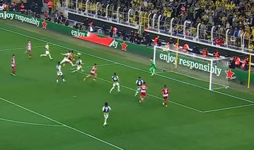 «Άγγιξε» το γκολ πρόκρισης ο Ολυμπιακός, σημάδεψε το δοκάρι ο Ιμπόρα!