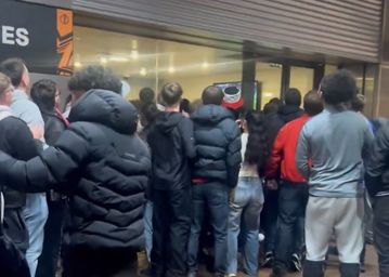 Βιάστηκαν να φύγουν και έχασαν το έπος κάποιοι οπαδοί της Γιουνάιτεντ (vid)