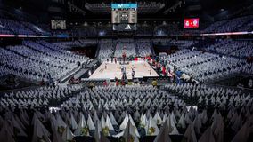 Γέμισε σημαίες το γήπεδο της Ρεάλ πριν τον «τελικό» με την Μπάγερν