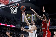 Η Ρεάλ ισοπέδωσε την Μπάγερν και θα αναμετρηθεί στα playoffs με τον Ολυμπιακό