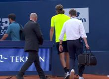 Στιγμές αγωνίας για Τσιτσιπά: Οριστική εγκατάλειψη - Μόλις στο δεύτερο game ζήτησε τη βοήθεια του γιατρού, αποχώρησε από το γήπεδο (video)