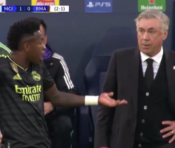 Εκρηξη του Βινίσιους: Ζητούσε τα ρέστα από τον Αντσελότι για την οπισθοχώρηση της Ρεάλ (vids)