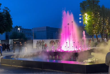 Σε ρυθμούς Ολυμπιακού ακόμη και το... συντριβάνι του Κάουνας! (vid)