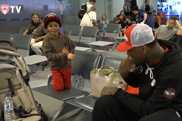 Το «πέτρα, ψαλίδι, χαρτί» του Μπλακ με τον γιο του και το «είπες στη μαμά με ποιον θα κάθεσαι;» του Βεζένκοφ (vid)