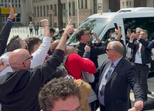 Έβγαζε selfie με κόσμο στο Κάουνας ο Μπαρτζώκας (vid)