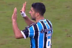 Τρομερό γκολ του Σουάρες με το εξωτερικό φάλτσο στον αγώνα της Γκρέμιο με την Κρουζέιρο (vid)