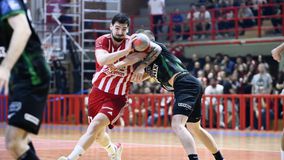 Ήττα του Ολυμπιακού από τη Βάλουρ, όλα θα κριθούν στη ρεβάνς