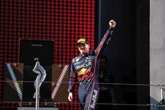 Φερστάπεν: «Αποφάσισα να βουτήξω το μονοθέσιο από την εξωτερική και αυτό δούλεψε»