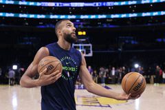 «Ο Γκομπέρ έδιωξε την έγκυο σύζυγό του και τον γιο του από το σπίτι»