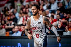 Ο 34άρης Χάουαρντ «καθάρισε» την αποδεκατισμένη Μπαρτσελόνα