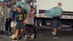 Οπαδοί των Νικς επιτέθηκαν σε φίλαθλο των Πέισερς πετώντας του σακούλες σκουπιδιών (vid)