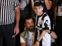 Η σπουδαία κίνηση από ΠΑΟΚ και Σαββίδη: Με έξοδα της ομάδας θα πάει ο μικρός Γιάννης στις ΗΠΑ για θεραπεία