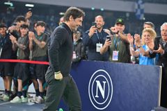 Ο Κόντε θέλει να φέρει στη Νάπολι παίκτη από τη Νότιγχαμ του Μαρινάκη