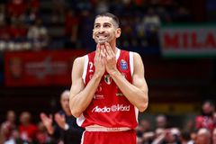 Αρμάνι και Ντιέγκο Φλακαντόρι επέκτειναν τη συνεργασία τους μέχρι το 2027