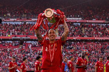 Κώστας Τσιμίκας: Το παιδί από τις Σέρρες που έφτασε στην κορυφή της Αγγλίας με τη Λίβερπουλ