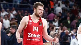 Ο Ολυμπιακός αποθεώνει τον Βεζένκοβ: "Ο απόλυτος αντι-σταρ"