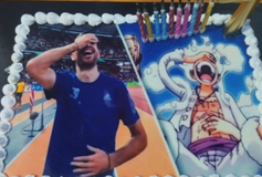 Ο Μίλτος Τεντόγλου έγινε... τούρτα