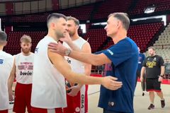 Η θερμή υποδοχή στους διεθνείς του Ολυμπιακού και το πρόγραμμα του τουρνουά στην Κρήτη (vid)