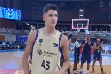 Ποιος είναι ο Κουστουρίτσα που σε ηλικία 16 ετών έκανε ντεμπούτο με τη Μπαρτσελόνα