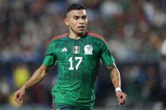 Σκόρερ και πολύτιμος για την πρόκριση του Μεξικού ο Πινέδα (vid)