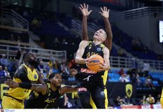 Ο Φλιώνης «έσφιξε» τα δόντια και έπαιξε με τράβηγμα στη μέση κόντρα στην Λούντβιγκσμπουργκ