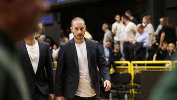 Απογοητευμένος και λακωνικός ο Μπόγκνταν Κάραϊτσιτς μετά την ήττα του Άρη από το Μαρούσι