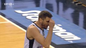 Ο Μαργαρίτης έκανε τον σταυρό του και δέχθηκε τεχνική ποινή (vid)