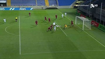 Ο Μασούρας έστειλε την μπάλα στο δοκάρι από ευνοϊκή θέση