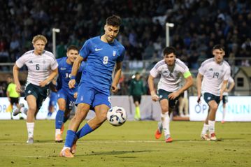 Ο Τζίμας σκόραρε με εκτέλεση α λα Πανένκα και πανηγύρισε... παίζοντας Playstation (gallery)