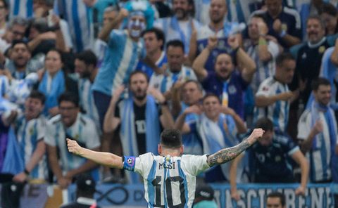 «Ο Μέσι τερμάτισε το ποδόσφαιρο»: Το twitter υποκλίθηκε στον ηγέτη της Αργεντινής