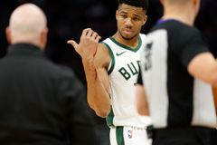 Το ματωμένο χέρι του Γιάννη - Προσπαθούσε να το καθαρίσει το αίμα με το παπούτσι και ήθελε να συνεχίσει να παίζει