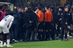 Κίνδυνος τιμωρίας για Λουτσέσκου και παίκτες του ΠΑΟΚ: «Ακρόαση για φερόμενη επίθεση σε τρεις οπαδούς της ΑΕΚ»