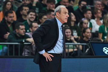 Ο Μεσίνα δεν έχασε το χιούμορ του μετά τη συντριβή στο ΟΑΚΑ και χάρισε την ατάκα της βραδιάς για τον Κέντρικ Ναν