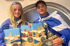 Τον γύρο του ιστιοπλοϊκού κόσμου κάνει ο ελληνικός θρίαμβος στο παγκόσμιο όπτιμιστ