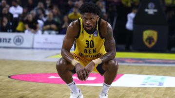 Η ΑΕΚ επιδιώκει να «δέσει» τον Κρις Σίλβα με νέο συμβόλαιο