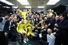 Το «κιτρινόμαυρο» πάρτι στα αποδυτήρια της ΑΕΚ