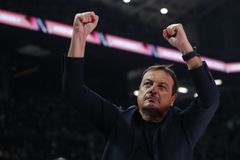 Ντόπες Αταμάν και αποθέωση από τον κόσμο κατά την είσοδό του! (vid)