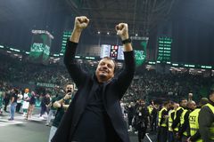 Έκσταση Αταμάν: Οι γροθιές νίκης είναι πίσω!