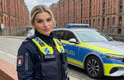 Η αστυνομικός που «έκλεψε» την παράσταση στο ντέρμπι του Αμβούργου (pics)