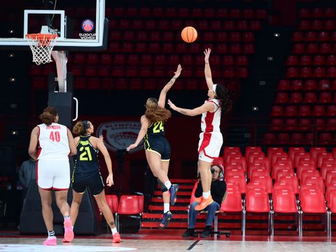 Το buzzer-beater της Γούλφολκ που έδωσε την πρόκριση στον Ολυμπιακό στους «16» του Eurocup Women (vid)