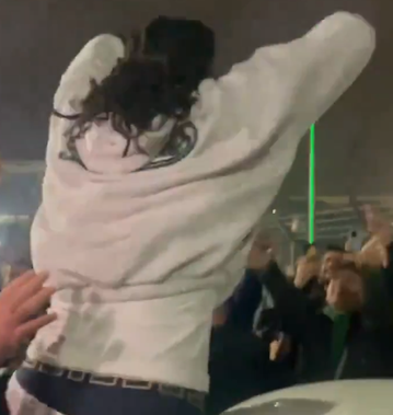 Απίστευτη σκηνή με Λεσόρ - Σταμάτησε το αυτοκίνητο για να γίνει ένα με τους οπαδούς του Παναθηναϊκού (vid)