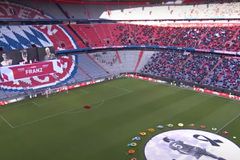 Πλήθος κόσμου στην Allianz Arena για την επιμνημόσυνη δέηση για τον Φραντς Μπεκενμπάουερ