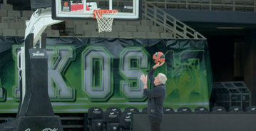 Το βίντεο της χρονιάς: Ο Ζέλικο Ομπράντοβιτς ντριπλάρει και κάνει σουτάκια στο ΟΑΚΑ