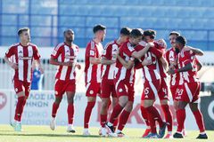 Κολοσσός Τζολάκης, χάρισε στον Ολυμπιακό τρίποντο τίτλου στο Περιστέρι!