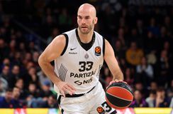 Καλάθης: «Ντροπιαστικός ο τρόπος που παίζουμε, πρέπει να αντιδράσουμε»