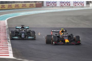 Πρώην αγωνοδίκης της FIA: «Ο Μάσι χάρισε τον τίτλο του 2021 στον Φερστάπεν»